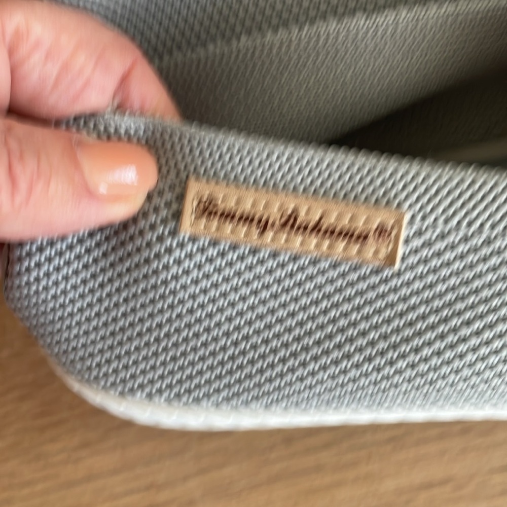TOMMY BAHAMA GREY CASUAL MESH SLIP-ON FLATS Size 9 - Picture 7 of 16